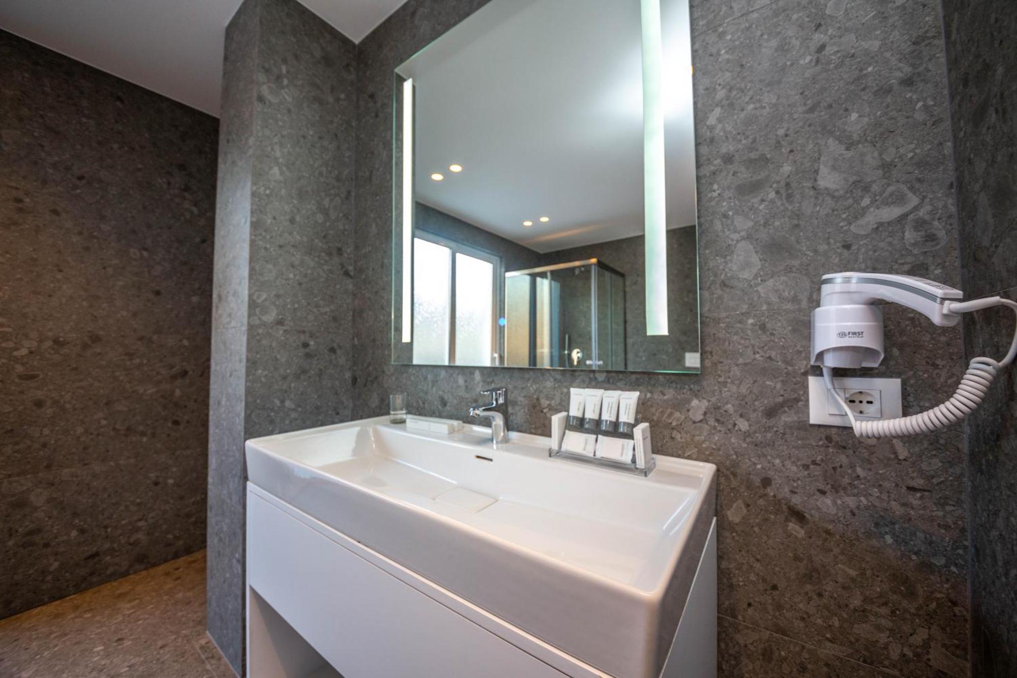 Azure Inn Hotel Sarande Bilik gambar