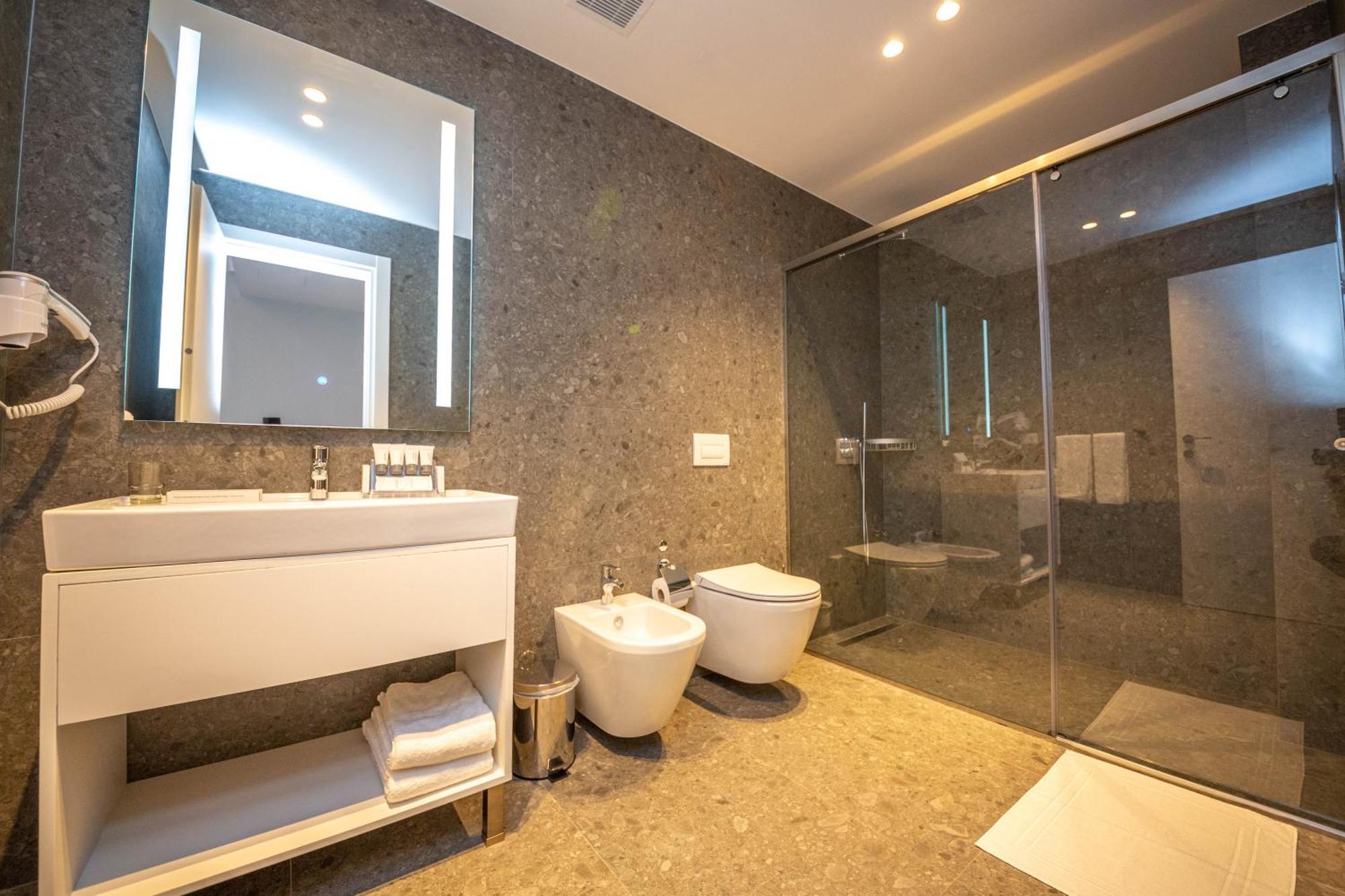 Azure Inn Hotel Sarande Bilik gambar